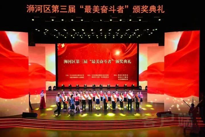 连接正负极